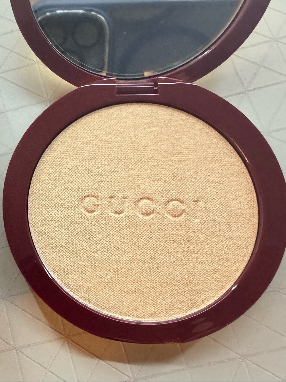 Gucci Glow Highlighter powder